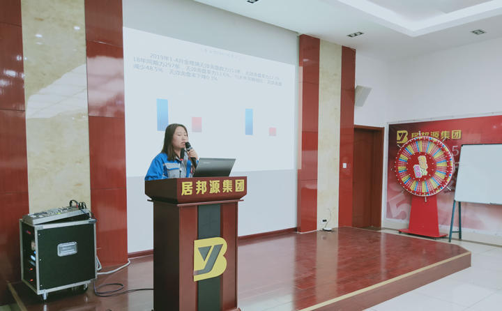 信息部李部長就網(wǎng)站建設(shè)、運營、推廣等各項工作進行匯報