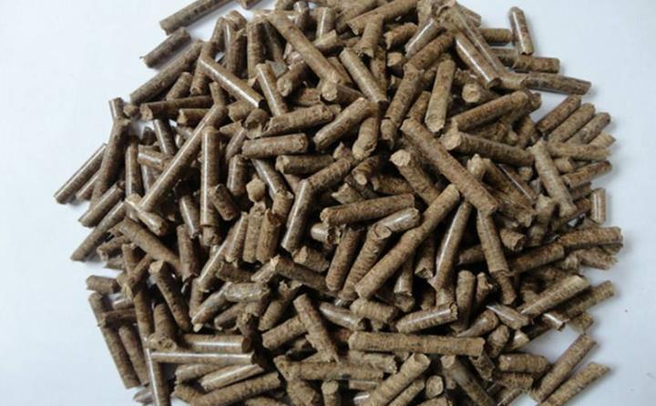 秸稈、鋸末、廢木頭等秸稈顆粒機(jī)加工成顆粒狀的生物質(zhì)燃料