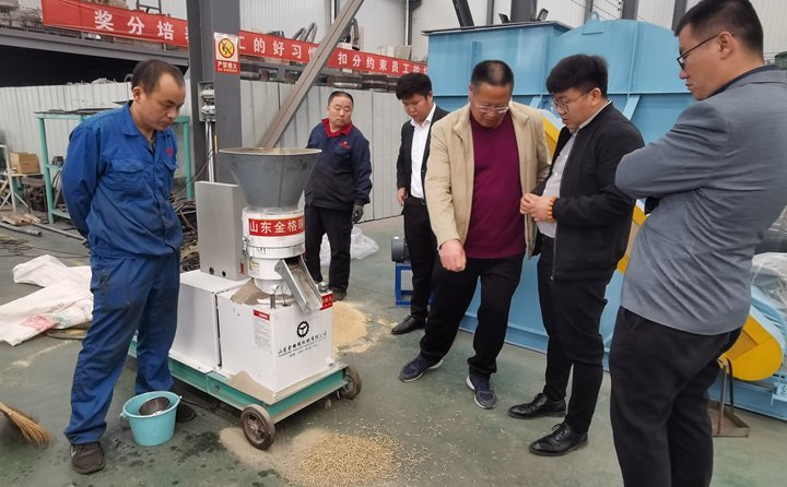 350型號秸稈顆粒機，時產(chǎn)300-600公斤